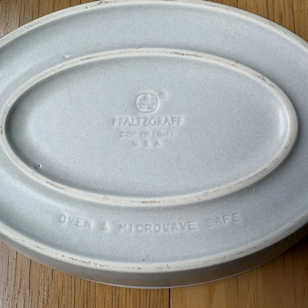 Pfaltzgraff Yorktowne Oval Baking Serving Dish 10 x 7 Casserole Vegetable Bowl